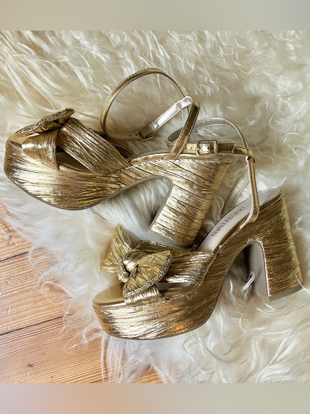 NWOB Dream Pairs Platform
Pleated Bow Ankle Strap Sandals in Gold Sz 6 - Picture 7 of 16